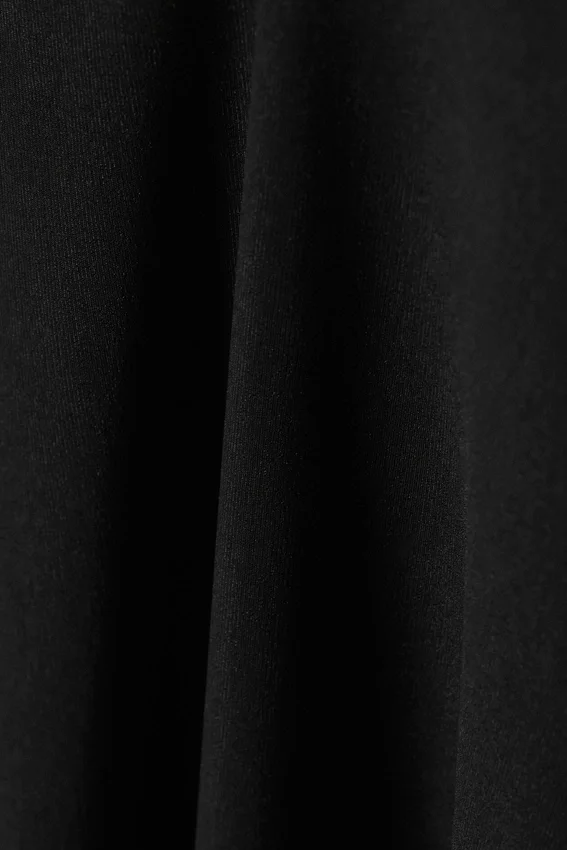 Vestido largo con cuello halter y espalda abierta – Negro Vestido largo con cuello halter y espalda abierta – Negro