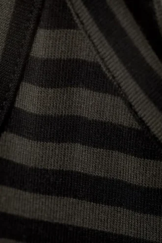 Vestido largo con tirantes lisos – Lunas oscuras y rayas negras