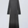 Vestido largo de manga larga con efecto lavado – Lavado degradado en gris oscuro