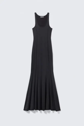 Vestido largo deportivo de corte ajustado y acampanado – Negro