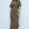 Vestido largo fruncido de manga corta – Dark Mole