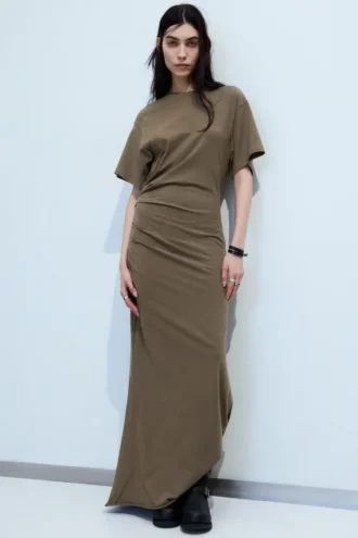Vestido largo fruncido de manga corta – Dark Mole