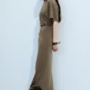 Vestido largo fruncido de manga corta – Dark Mole