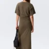 Vestido largo fruncido de manga corta – Dark Mole