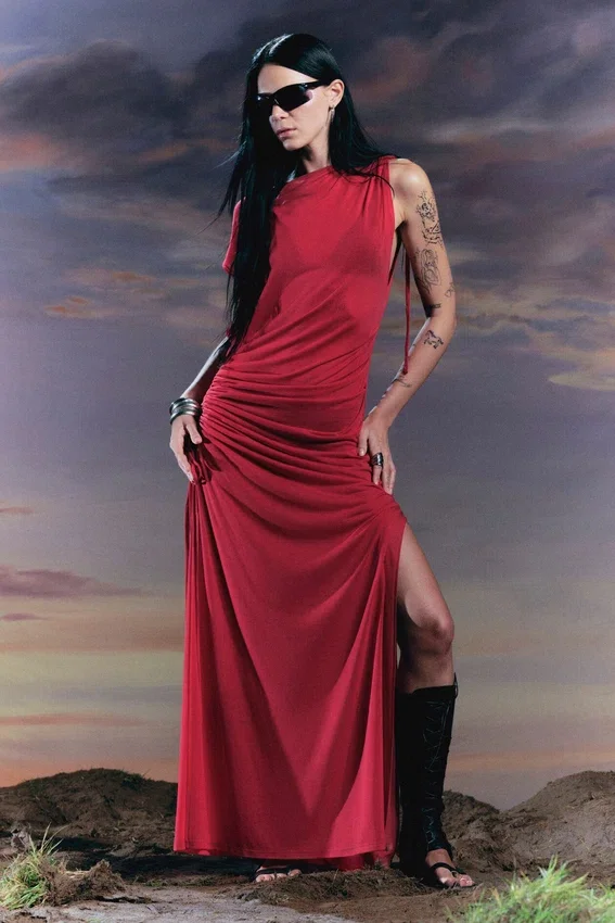 Vestido largo sin mangas con cuello barco – Rojo brillante Vestido largo sin mangas con cuello barco – Rojo brillante
