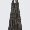 Vestido largo sin mangas con cuello halter – Gris oscuro – Estampado arrugado Vestido largo sin mangas con cuello halter – Gris oscuro – Estampado arrugado