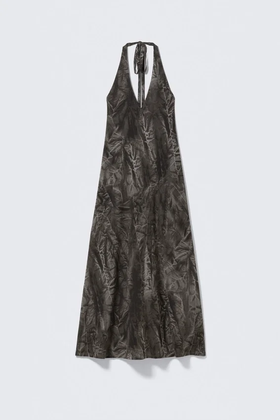 Vestido largo sin mangas con cuello halter – Gris oscuro – Estampado arrugado Vestido largo sin mangas con cuello halter – Gris oscuro – Estampado arrugado