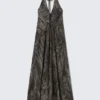 Vestido largo sin mangas con cuello halter – Gris oscuro – Estampado arrugado Vestido largo sin mangas con cuello halter – Gris oscuro – Estampado arrugado