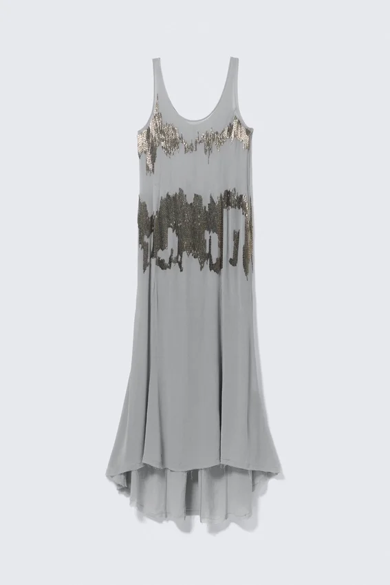 Vestido largo sin mangas con pedrería – Gris claro con pedrería Vestido largo sin mangas con pedrería – Gris claro con pedrería