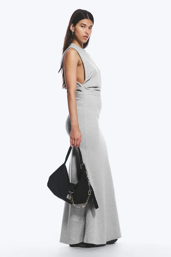 Vestido largo sin mangas con pliegues – Gris jaspeado Vestido largo sin mangas con pliegues – Gris jaspeado