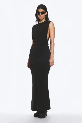 Vestido largo sin mangas con pliegues – Negro