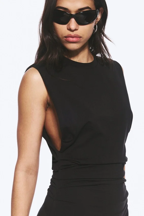 Vestido largo sin mangas con pliegues – Negro Vestido largo sin mangas con pliegues – Negro