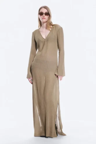 Vestido largo transparente de manga larga y cuello en V – Beige