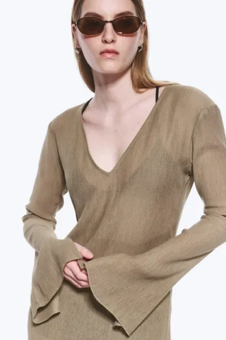 Vestido largo transparente de manga larga y cuello en V – Beige