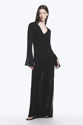 Vestido largo transparente de manga larga y cuello en V – Negro