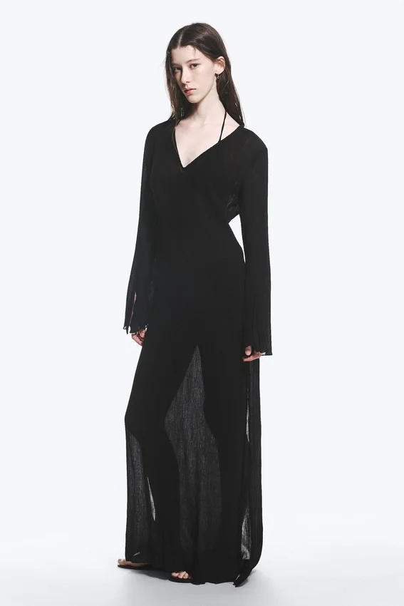 Vestido largo transparente de manga larga y cuello en V – Negro Vestido largo transparente de manga larga y cuello en V – Negro