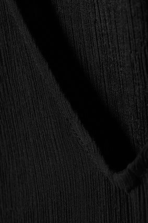 Vestido largo transparente de manga larga y cuello en V – Negro Vestido largo transparente de manga larga y cuello en V – Negro