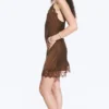 Vestido lencero de satén con ribete de encaje – Marrón oscuro Vestido lencero de satén con ribete de encaje – Marrón oscuro