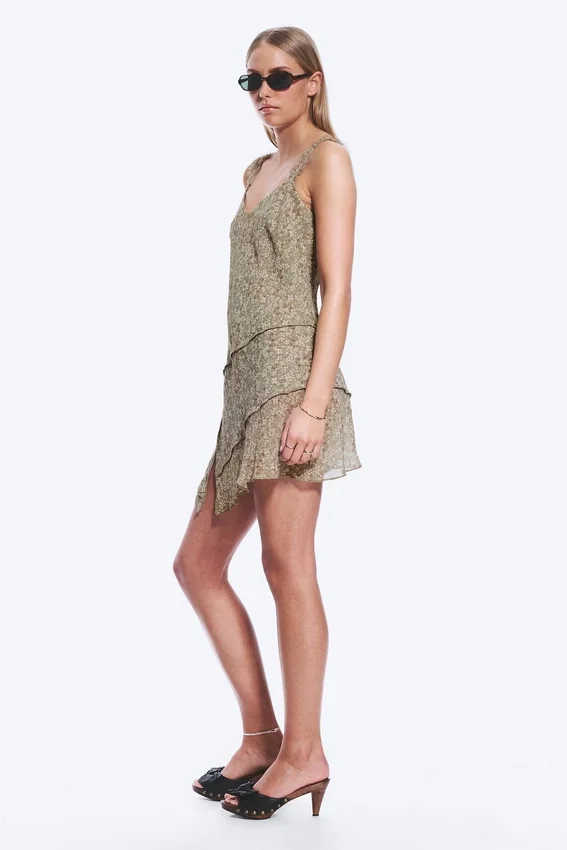 Vestido liso asimétrico – Verde caqui apagado – Flor Vestido liso asimétrico – Verde caqui apagado – Flor