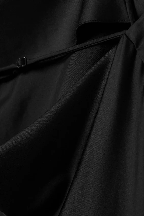 Vestido liso largo de satén – Negro Vestido liso largo de satén – Negro
