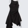 Vestido midi asimétrico sin mangas con cuello cowl – Negro Vestido midi asimétrico sin mangas con cuello cowl – Negro