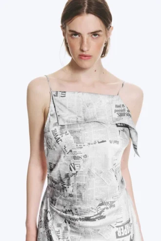 Vestido midi asimétrico sin mangas con cuello vuelto – Estampado en negro y blanco