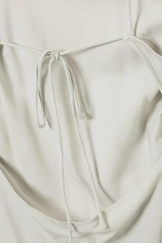 Vestido midi asimétrico sin mangas con cuello vuelto – Light Mole Vestido midi asimétrico sin mangas con cuello vuelto – Light Mole