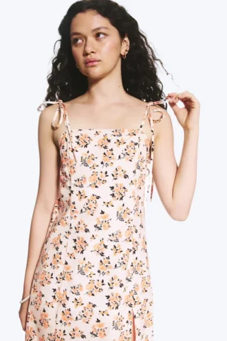 Vestido midi con cuello cuadrado y abertura – Blanco – Estampado floral rosa