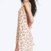 Vestido midi con cuello cuadrado y abertura – Blanco – Estampado floral rosa