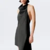 Vestido midi con cuello halter drapeado y cuello cowl – Rayas gris oscuro Vestido midi con cuello halter drapeado y cuello cowl – Rayas gris oscuro