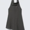 Vestido midi con cuello halter drapeado y cuello cowl – Rayas gris oscuro Vestido midi con cuello halter drapeado y cuello cowl – Rayas gris oscuro