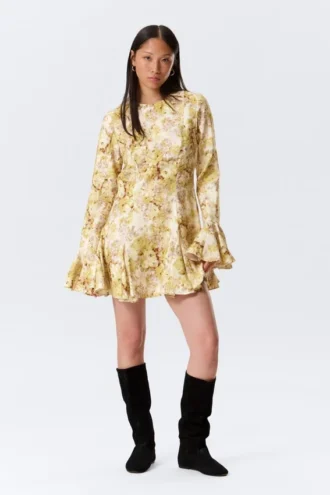 Vestido mini ajustado de manga larga con volantes – Estampado floral amarillo