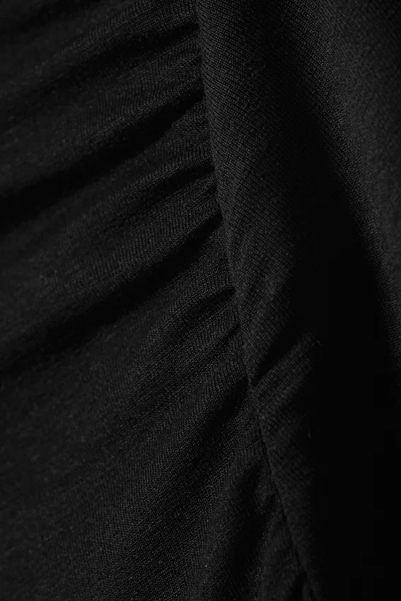 Vestido mini asimétrico drapeado – Negro Vestido mini asimétrico drapeado – Negro
