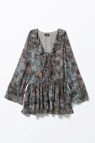 Vestido mini con cuello en V y volantes – Estampado de leopardo y cachemira
