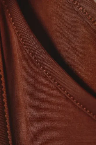 Vestido mini con tirantes asimétricos – Burdeos