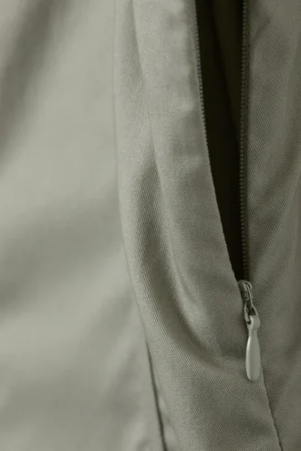 Vestido mini de sarga con pliegues y tirantes atados – Verde caqui claro