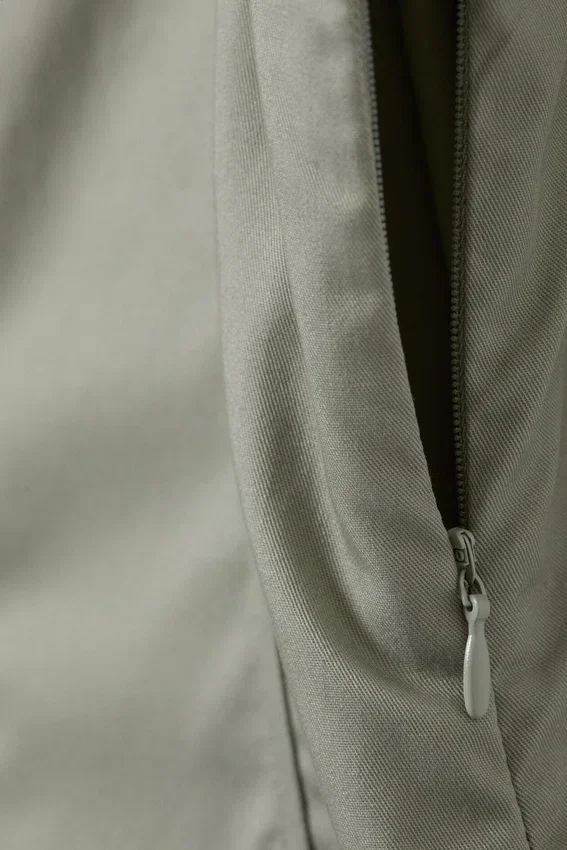 Vestido mini de sarga con pliegues y tirantes atados – Verde caqui claro Vestido mini de sarga con pliegues y tirantes atados – Verde caqui claro