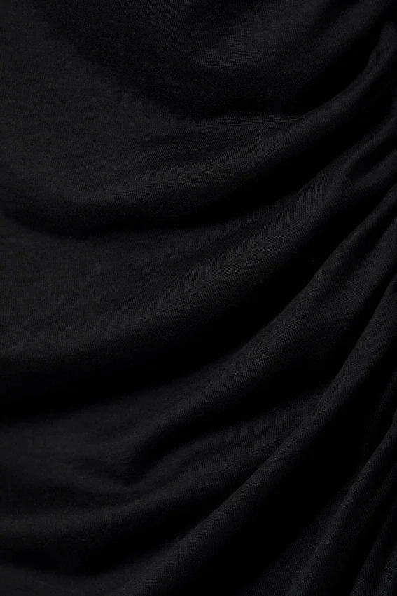 Vestido mini fruncido de manga larga – Negro Vestido mini fruncido de manga larga – Negro