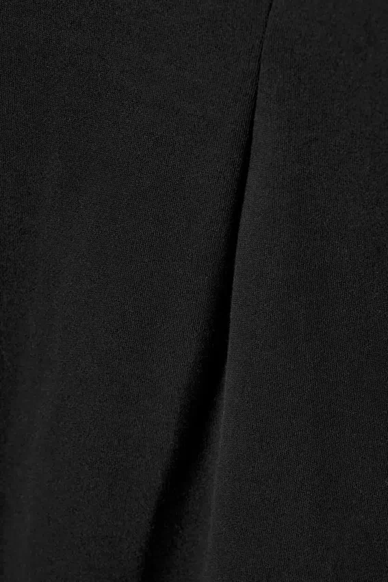 Vestido mini tipo camiseta estructurado – Negro Vestido mini tipo camiseta estructurado – Negro