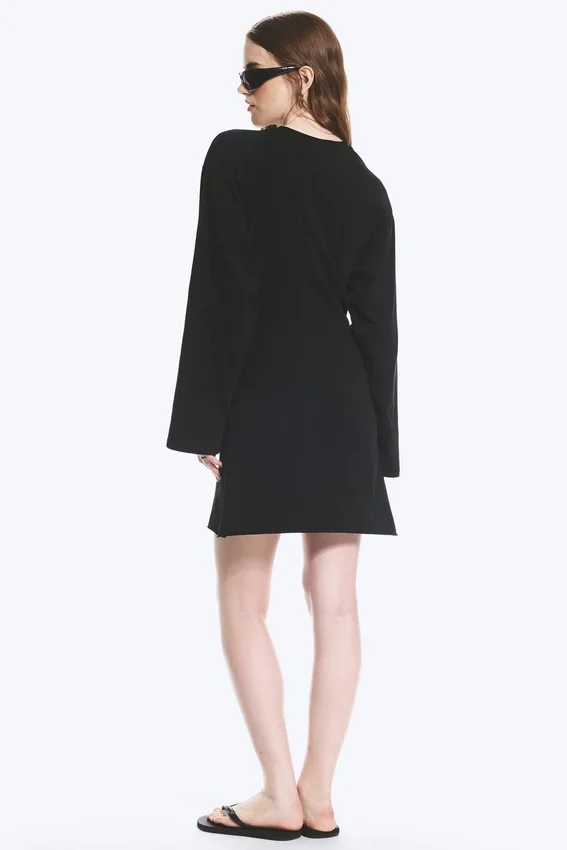 Vestido oversize de manga larga – Negro Vestido oversize de manga larga – Negro
