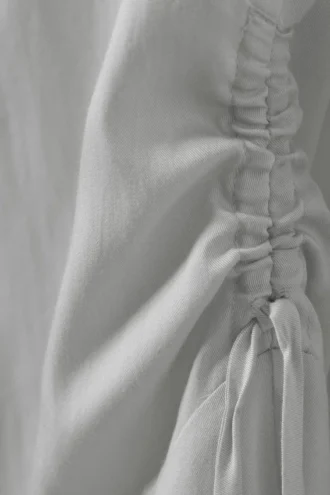 Vestido sin mangas con escote en V y tirantes – Gris claro